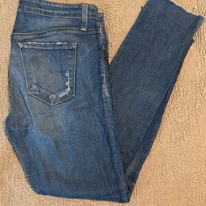 FLYING MONKEY Mid-Rise Crop with Frayed Step Hem